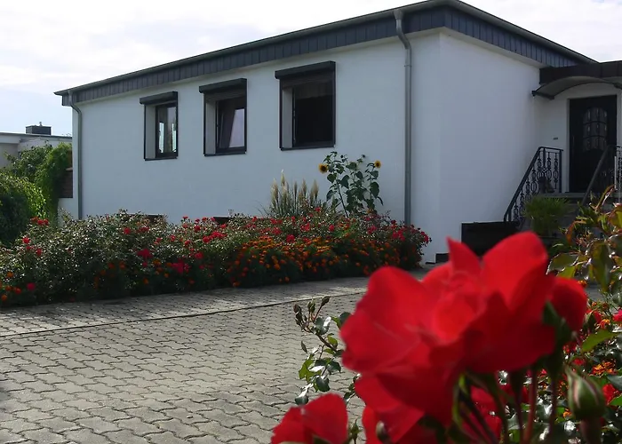 Appartement Mit Eingezaeuntem Garten *