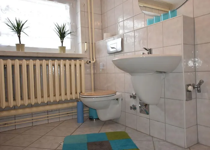 Mit Eingezaeuntem Garten