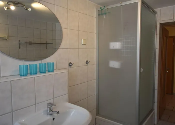 Mit Eingezaeuntem Garten